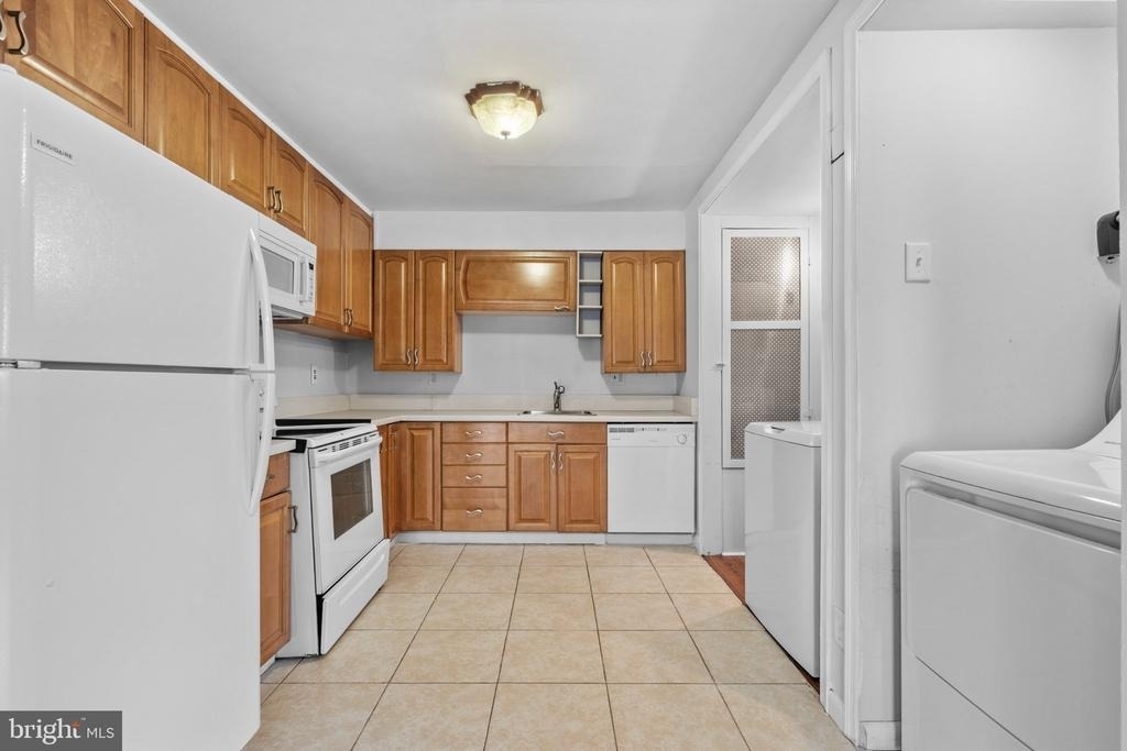 206 A Chaucer Court - Photo 6