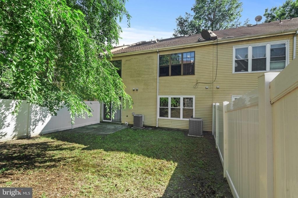 206 A Chaucer Court - Photo 2
