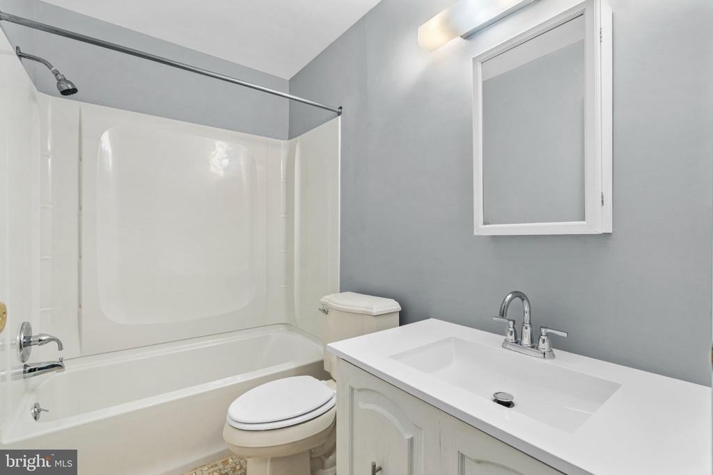206 A Chaucer Court - Photo 8