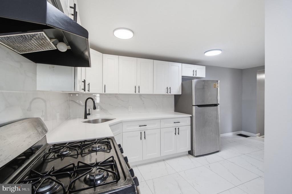 216 Garden Street - Photo 2