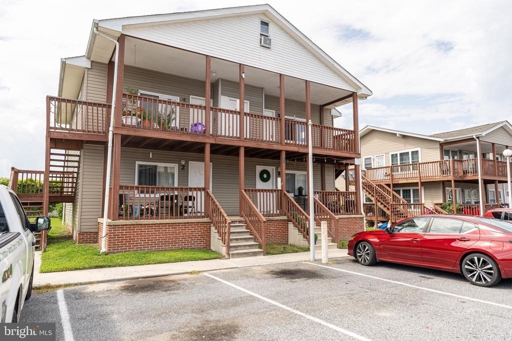 516 Bay Street - Photo 1