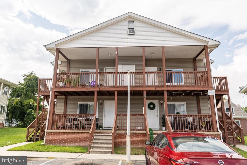 516 Bay Street - Photo 0