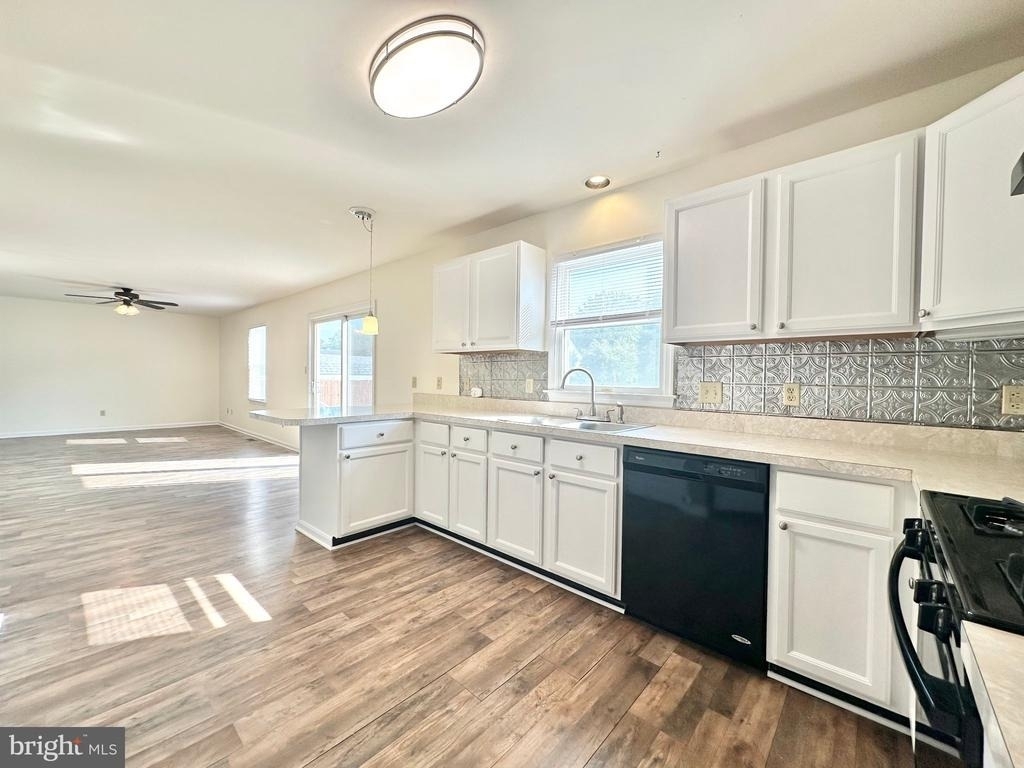 8337 Colony Circle - Photo 7