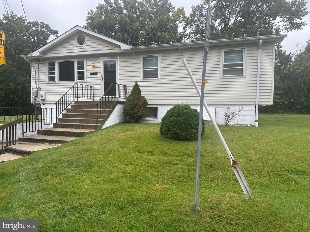 8007 Prince Georges Drive - Photo 9