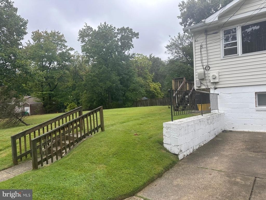 8007 Prince Georges Drive - Photo 10