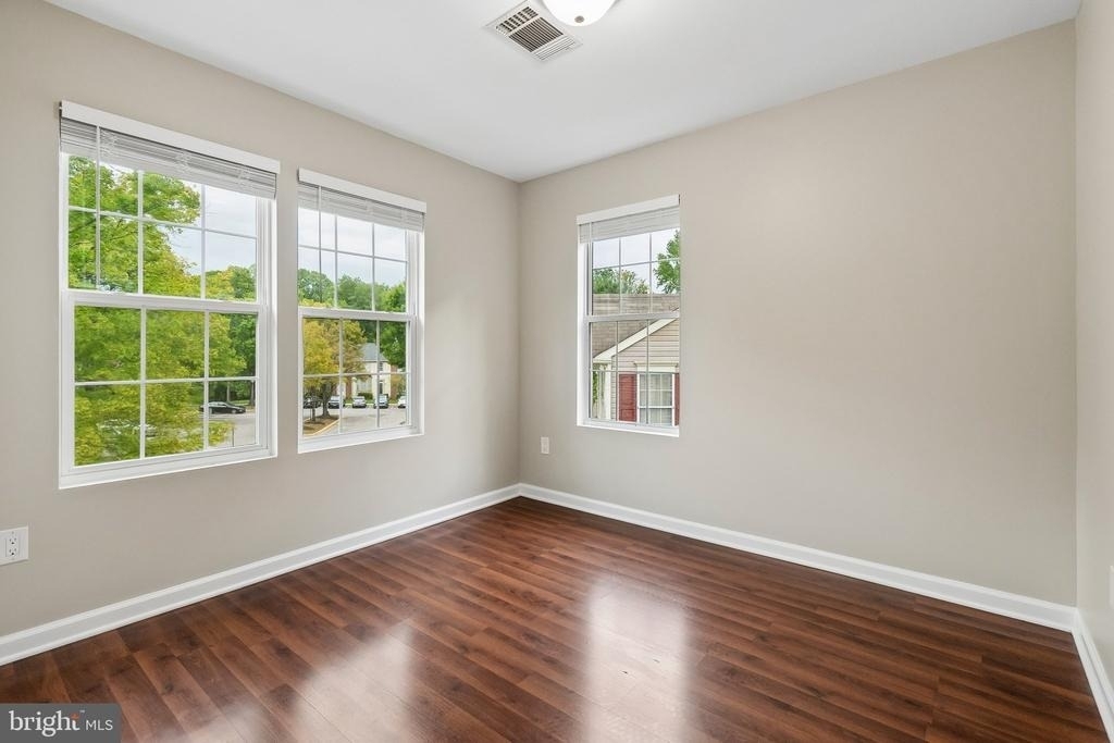 10737 Kitchener Court - Photo 15