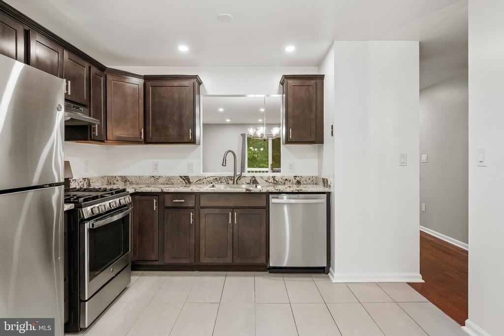 10737 Kitchener Court - Photo 6