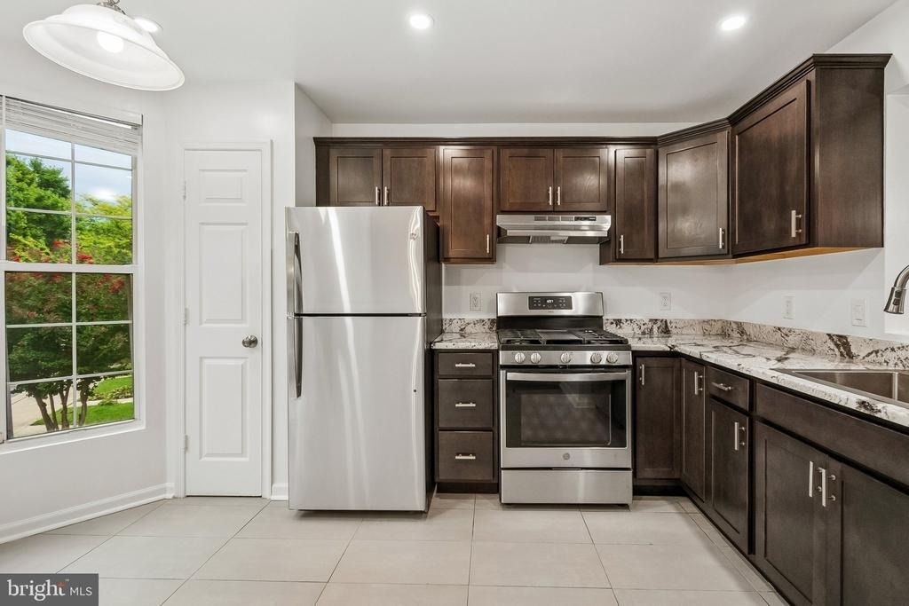 10737 Kitchener Court - Photo 7