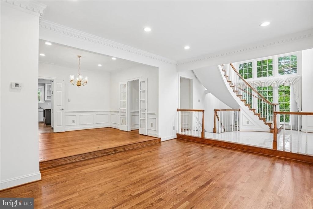 8912 Barrowgate Court - Photo 2
