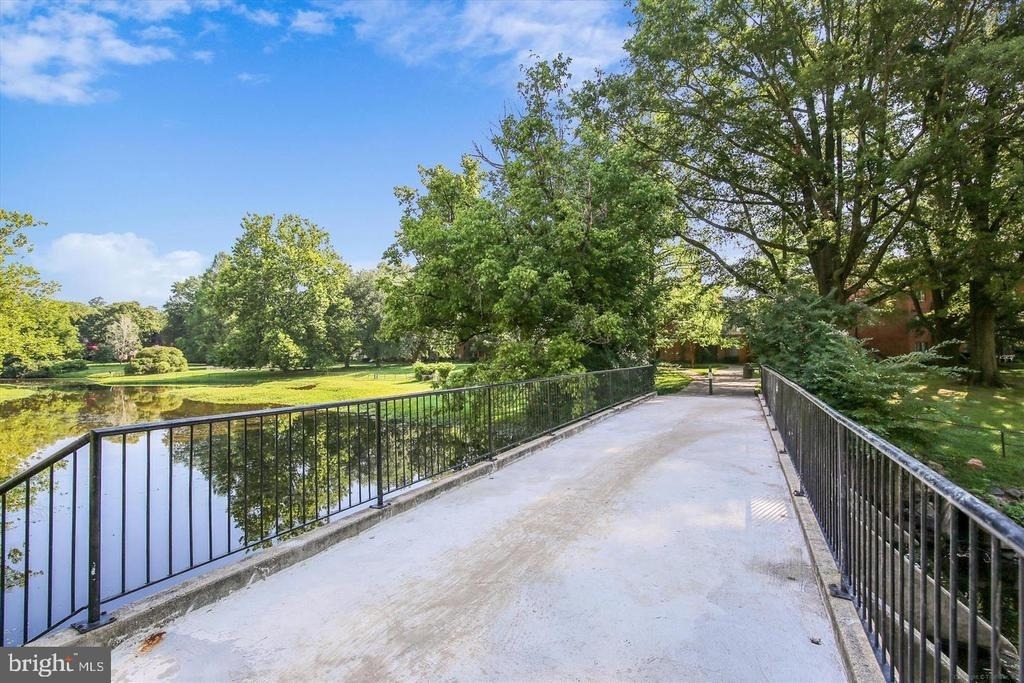 10101 Grosvenor Place - Photo 41