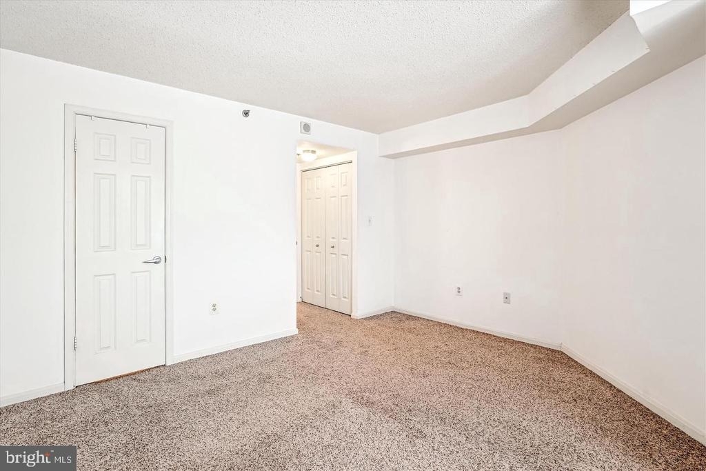 10101 Grosvenor Place - Photo 22