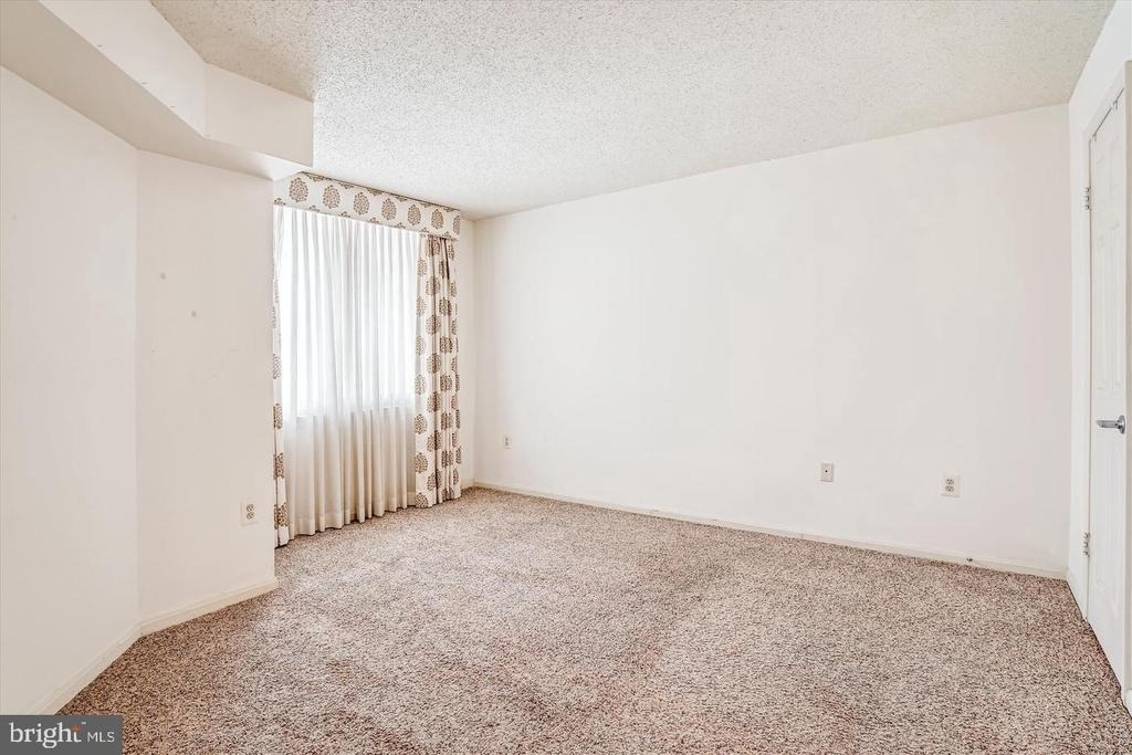 10101 Grosvenor Place - Photo 20