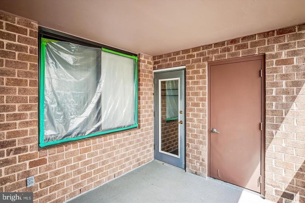 10101 Grosvenor Place - Photo 13