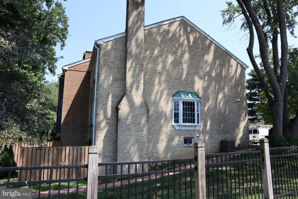 10951 Amherst Avenue - Photo 31