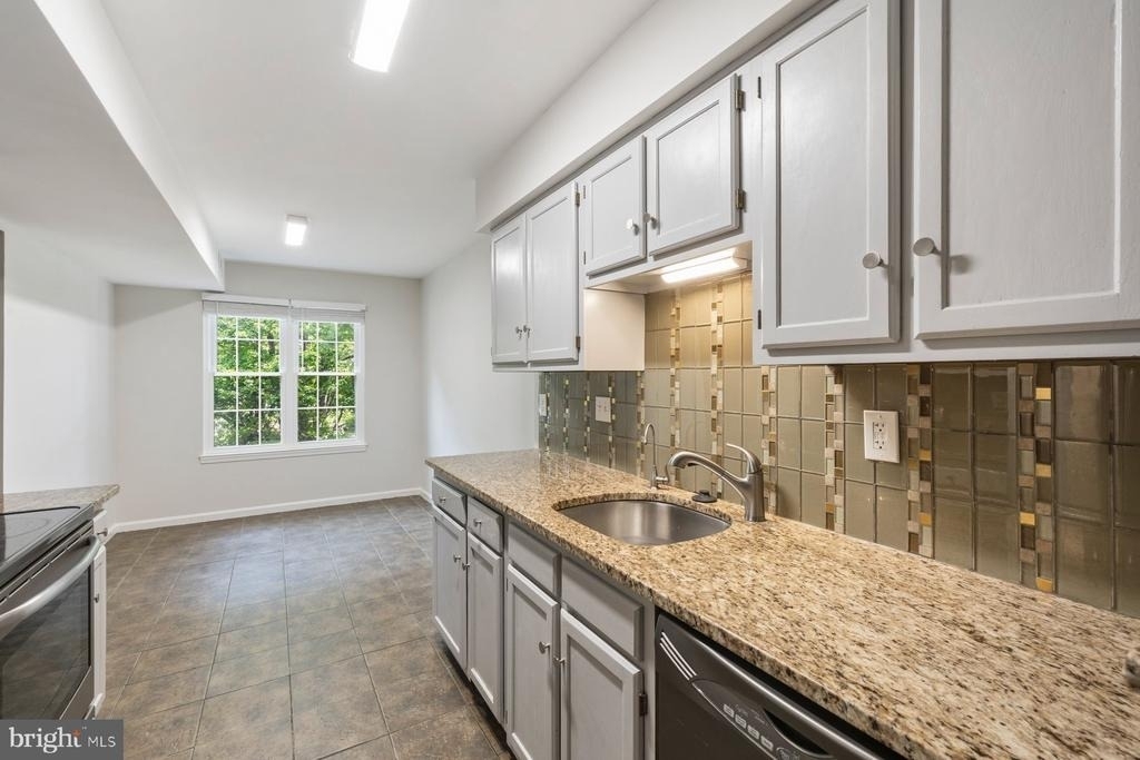 2401 Normandy Square Place - Photo 19