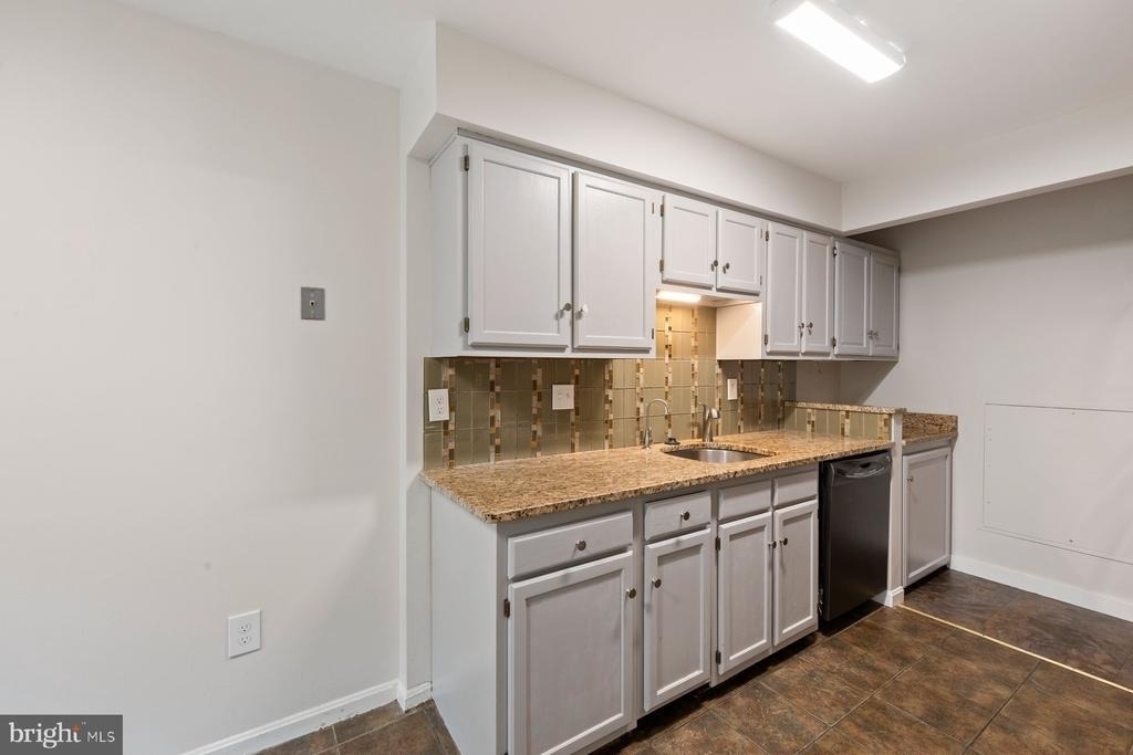 2401 Normandy Square Place - Photo 16