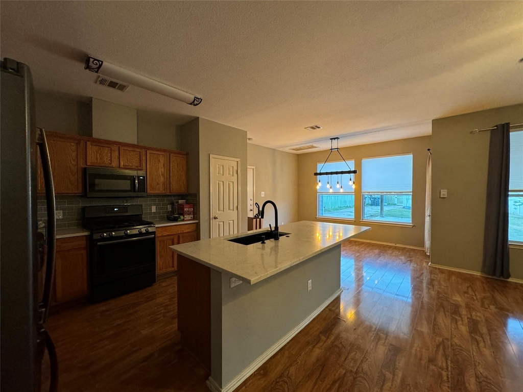 701 Sampson St - Photo 8
