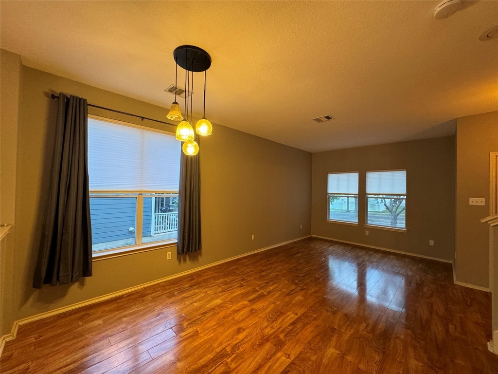 701 Sampson St - Photo 3