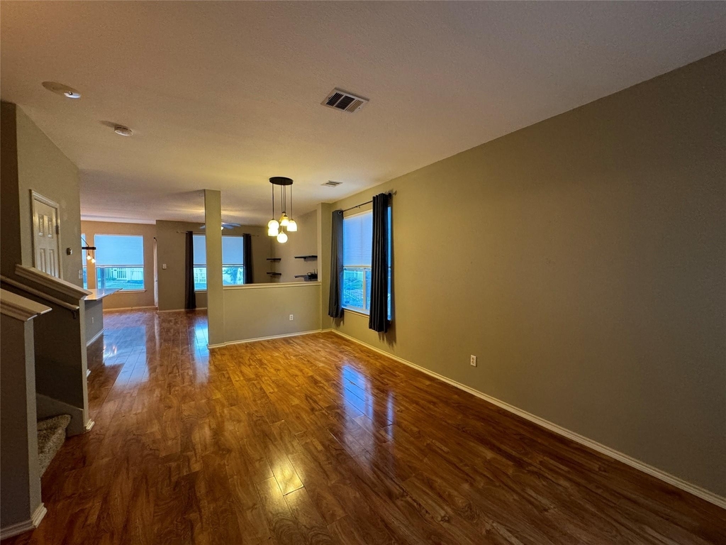 701 Sampson St - Photo 2