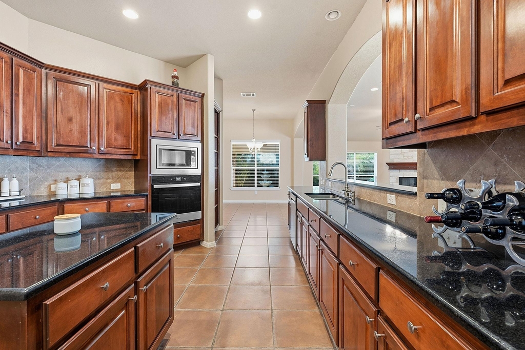 16305 Almaden Dr - Photo 8