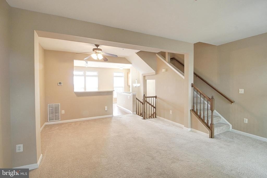 586 Eisenhower Drive - Photo 7