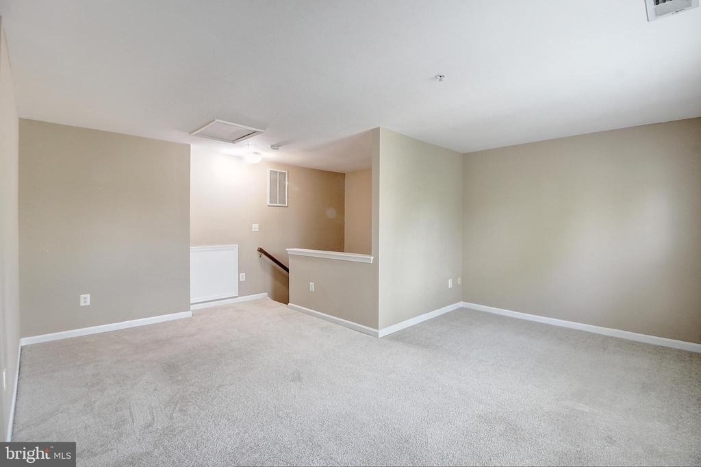 586 Eisenhower Drive - Photo 16