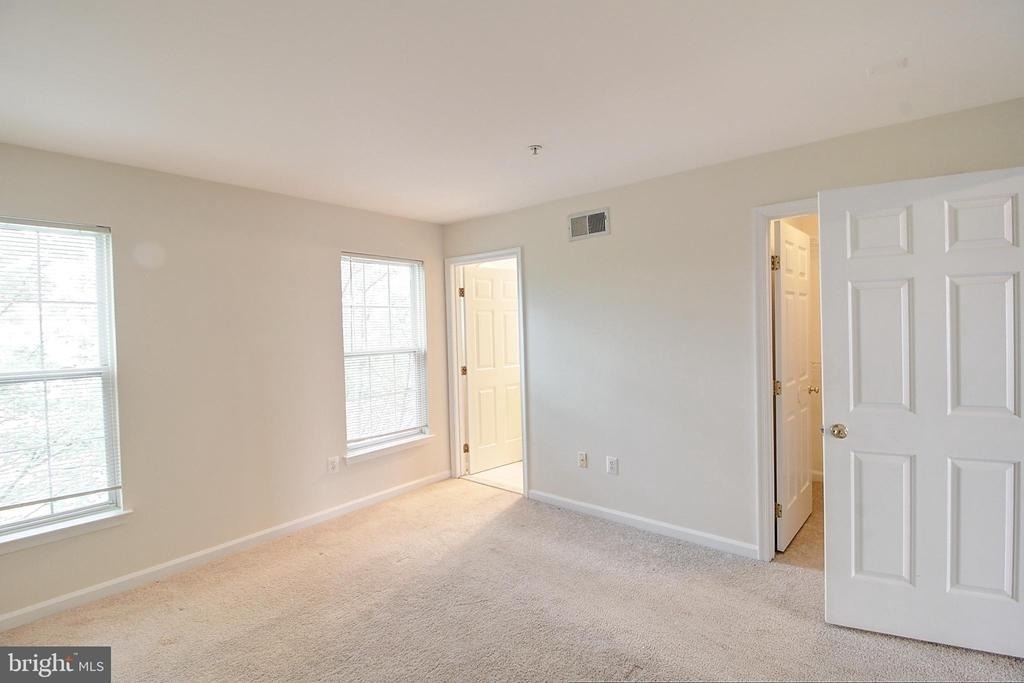 586 Eisenhower Drive - Photo 9