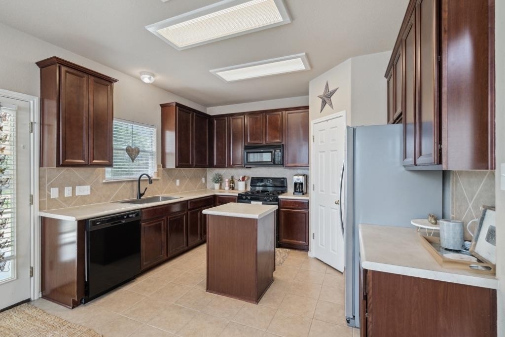 2913 Fleet Dr - Photo 5