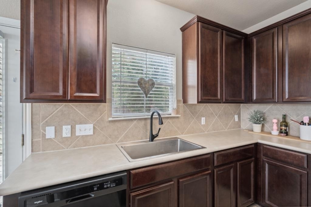 2913 Fleet Dr - Photo 6