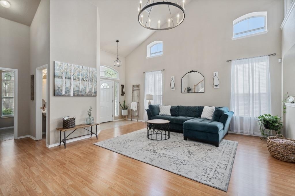 2913 Fleet Dr - Photo 2