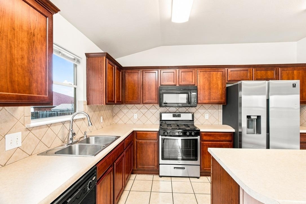 3232 Clinton Pl - Photo 7