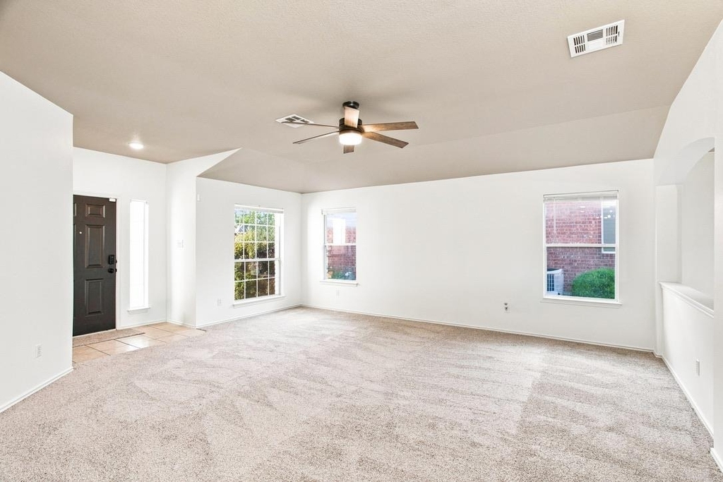 3232 Clinton Pl - Photo 3