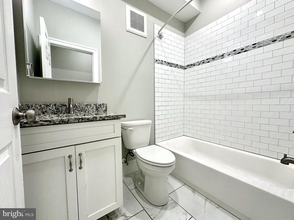 1214 Eutaw Place - Photo 4