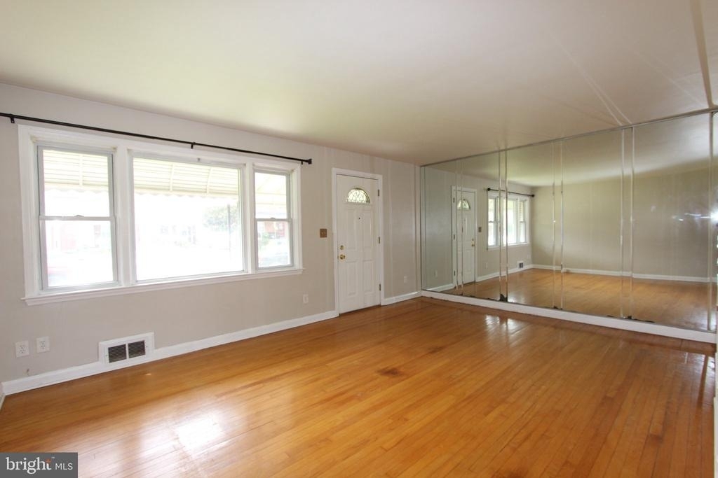 1612 Sherwood Avenue - Photo 3
