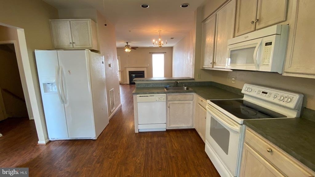2461 Medford Court - Photo 5