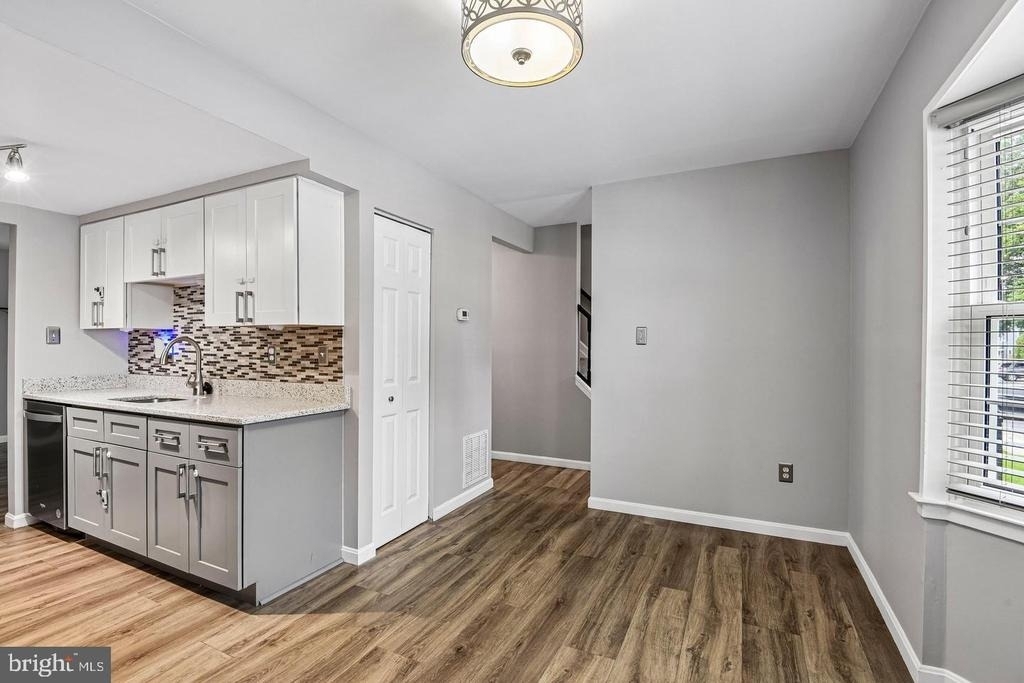 1812 Foxdale Court - Photo 4