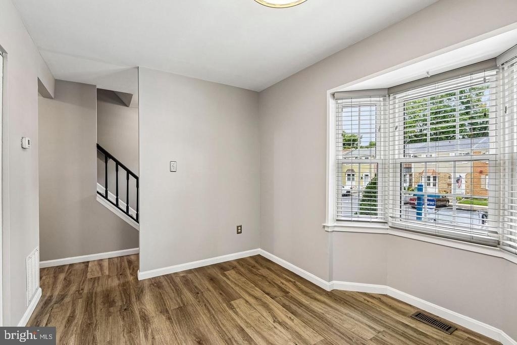 1812 Foxdale Court - Photo 2