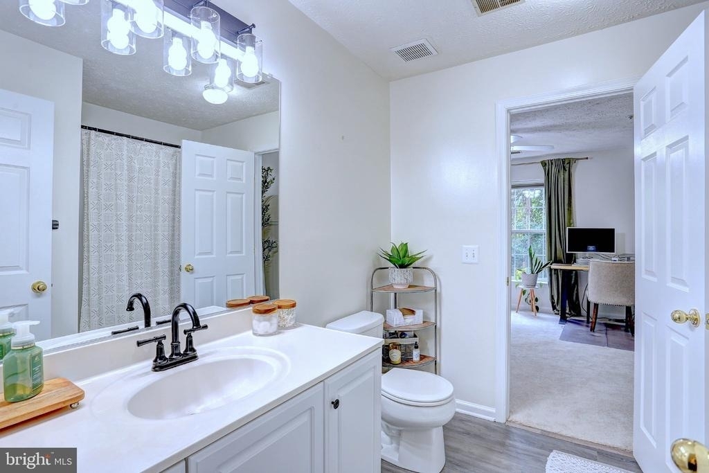 2056 Quaker Way - Photo 6