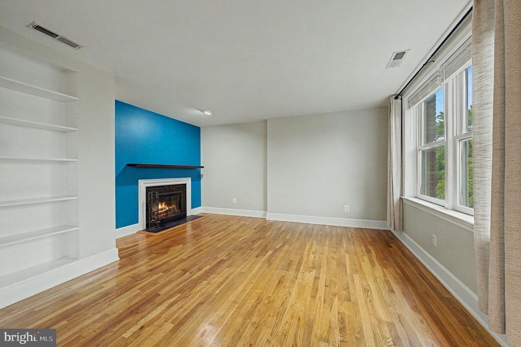 317 10th Street Ne - Photo 3