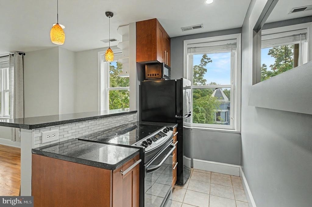 317 10th Street Ne - Photo 5