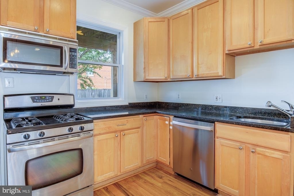 1426 Duncan Street Ne - Photo 3