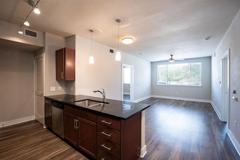 3016 Guadalupe St - Photo 3