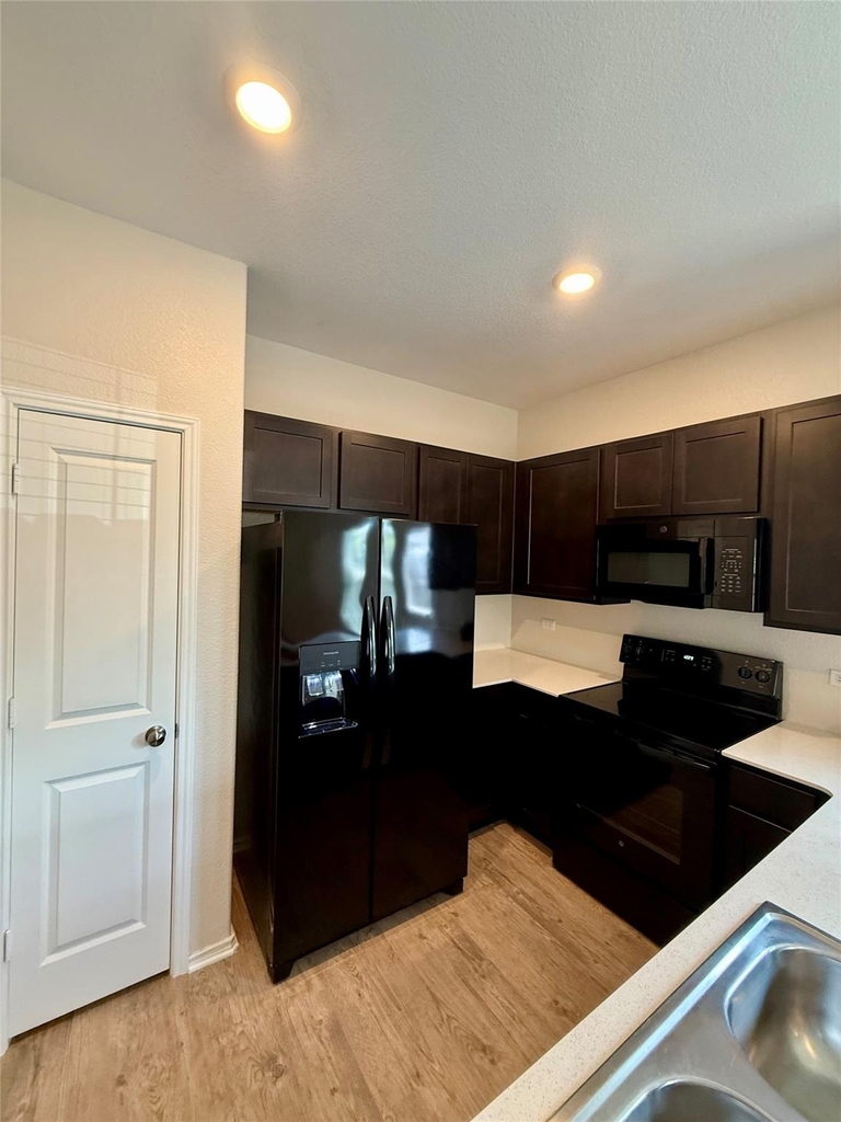 1104 Minnow Ln - Photo 6