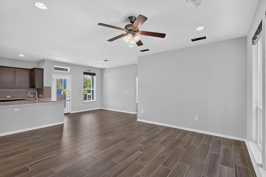 8901 Panhandle Dr - Photo 7