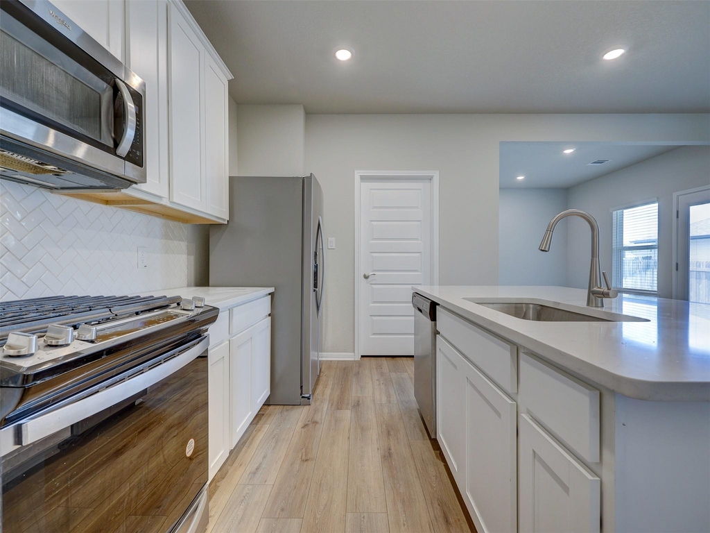 10205 Mager Ln - Photo 12