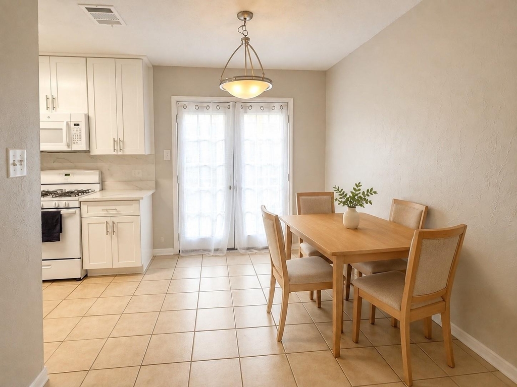 838 N Monroe St - Photo 3