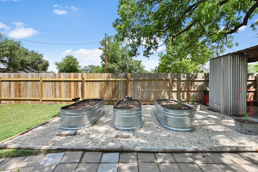 1217 Fairground St - Photo 33