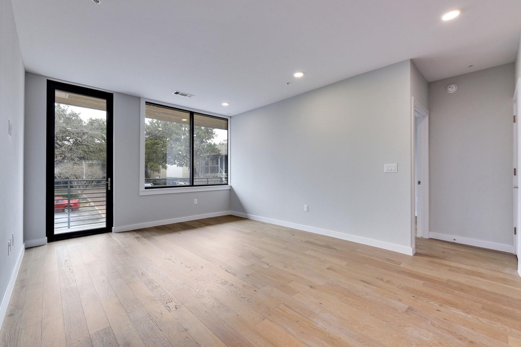 900 S 1st St - Photo 10