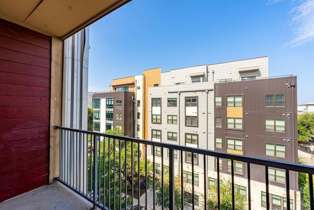 910 W 25th St - Photo 16