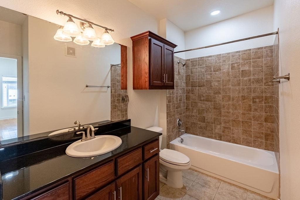 910 W 25th St - Photo 9
